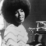 Americká zpěvačka Roberta Flack na promo fotografii z roku 1971 (Credit author: CMS-Creative Management Associates/John Levy (management) / Wikimedia, Creative Commons Zero, Public Domain)